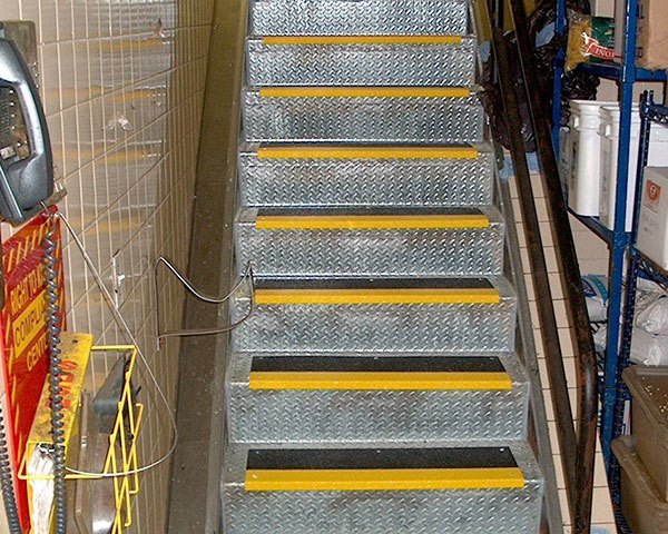 safeguard anti slip step covers used in the food and beverage industry