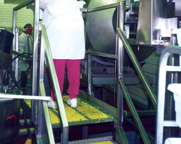 safeguard anti slip walkway cover used in the food and beverage industry