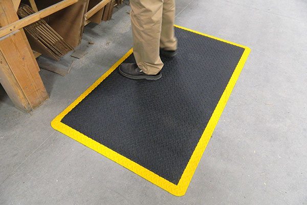 Kiezelsteen Harden Vijftig Anti-Slip Mat-Traction™ Mats - Safeguard Technology.