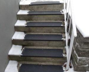 Steps with HeatTraction™ Black anti-slip Step Covers